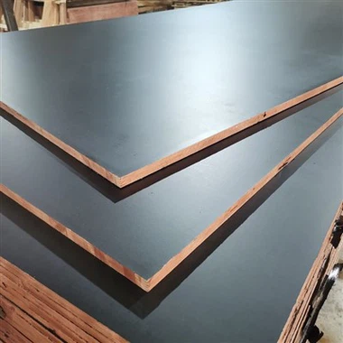 Brezova vezana plošča s folijo